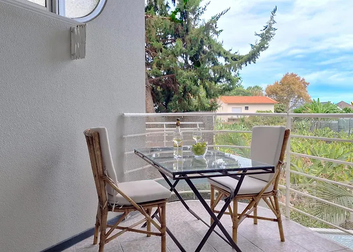 Pino's Getaway By Lovelystay Apartment